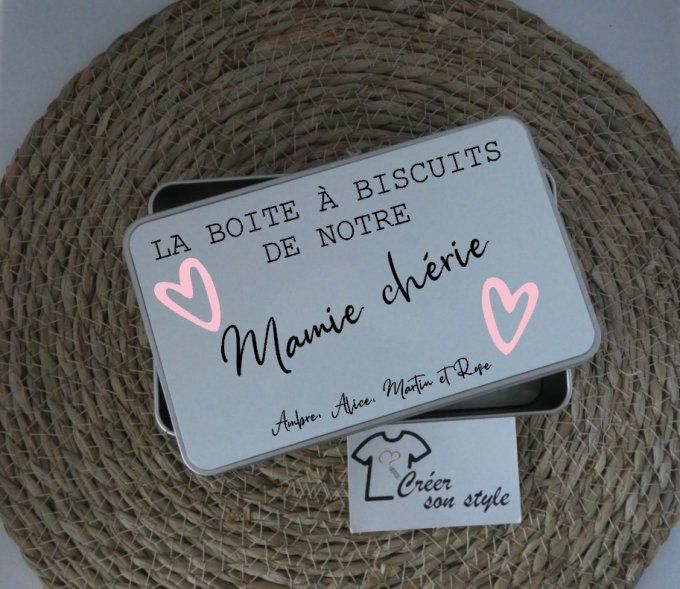 Boite métallique "la boite à biscuits de notre mamie chérie" 