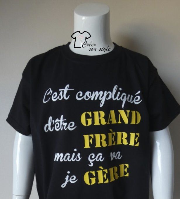 tee shirt "c'est compliqué d'être grand frère mais ça va je gère"