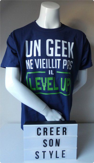 tee shirt homme "Un geek ne vieillit pas il level up"