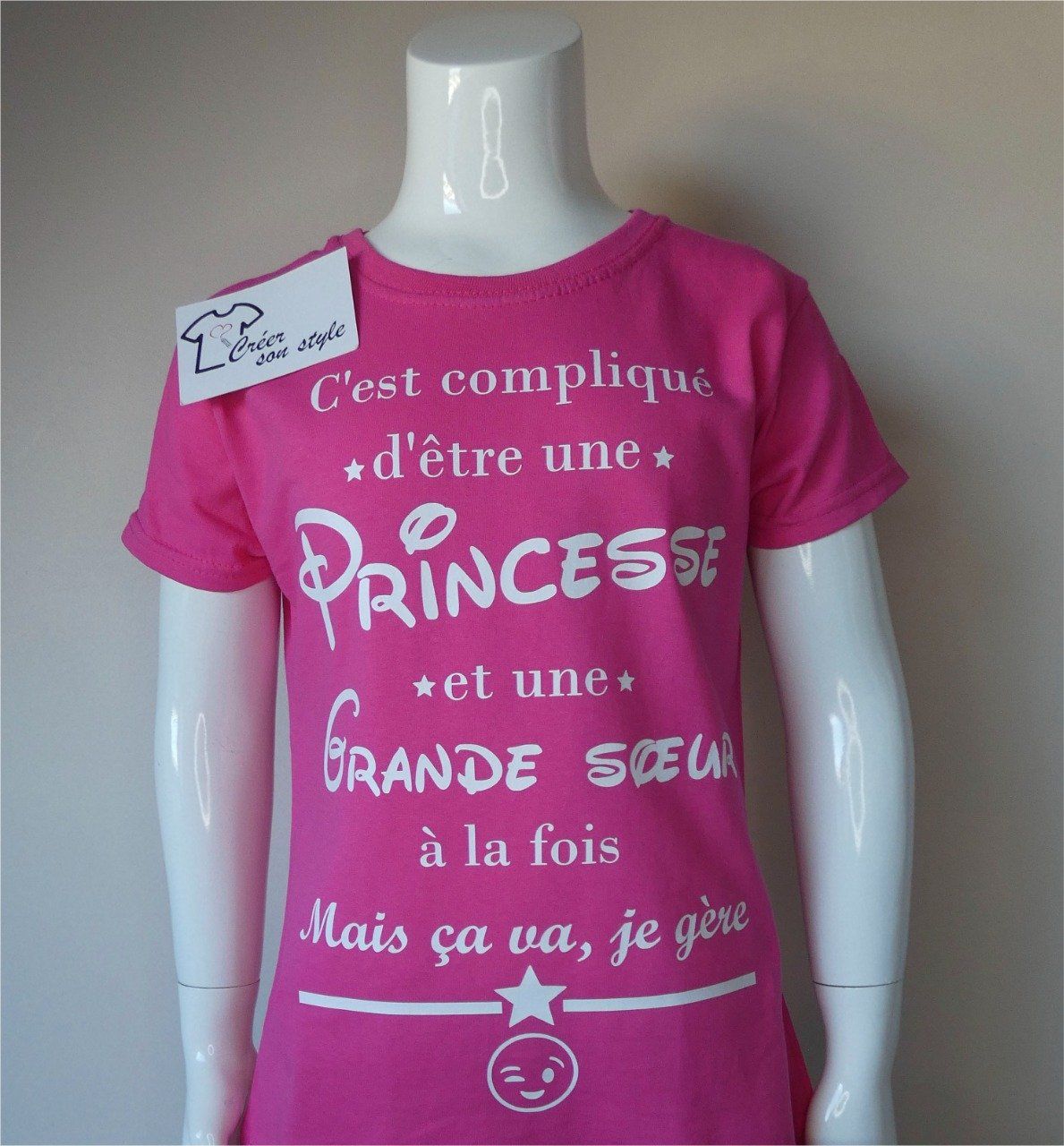 tee shirt "C'est compliqué d'être une princesse et une grande soeur à la fois mais ça va je gère" ;)