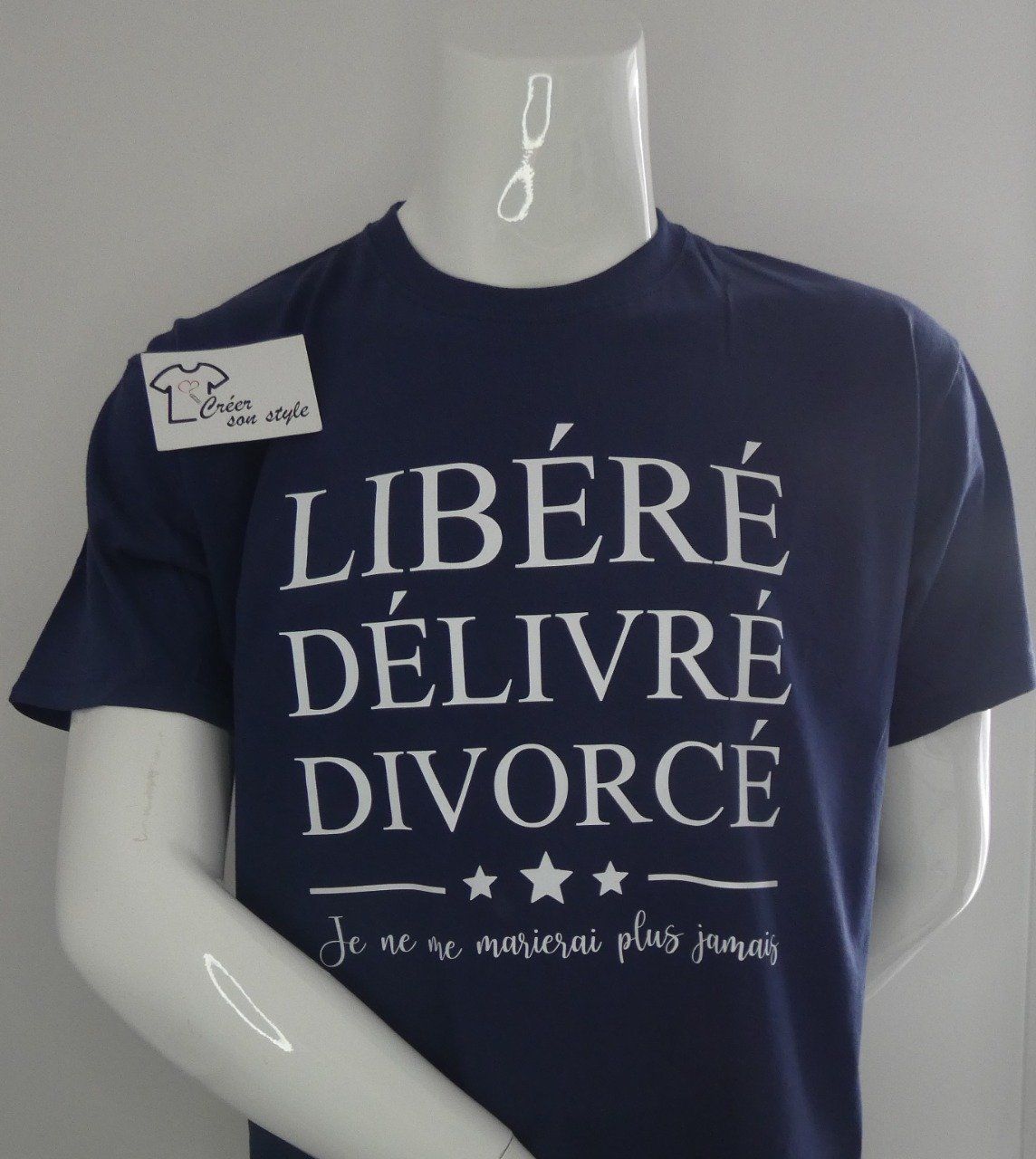 tee shirt homme "libéré délivré divorcé je ne me marierai plus jamais"