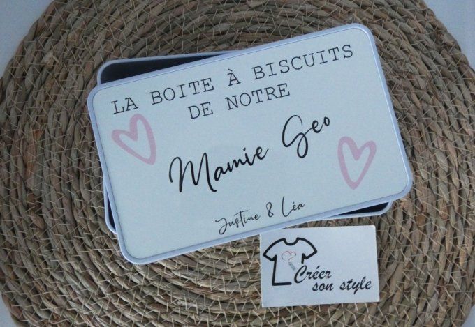 Boite métallique "la boite à biscuits de notre mamie chérie" 