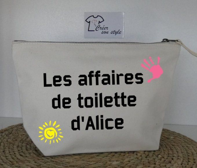 pochette  "les affaires de toilette de ..." (fille)