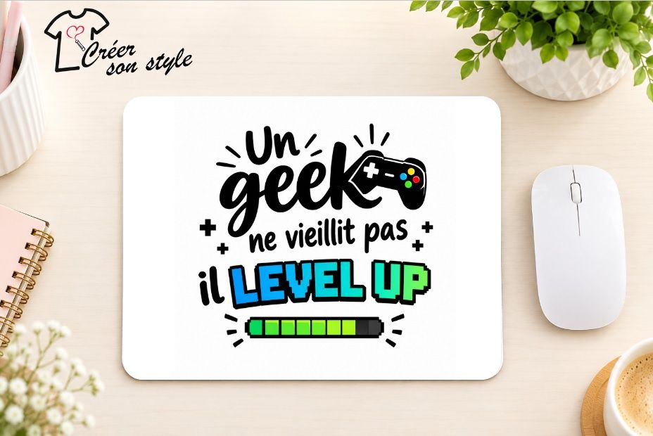 Tapis de souris "un geek ne vieillit pas il level up"