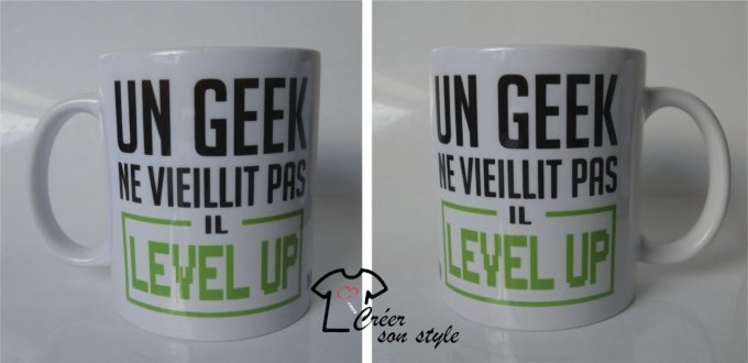 Mug "un geek ne vieillit pas il level up"