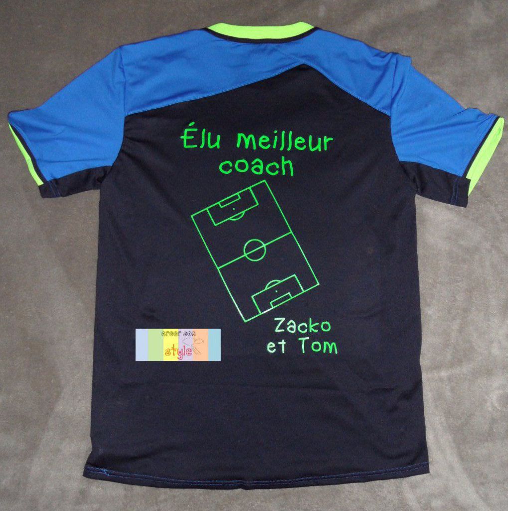 Personnalisation d'un tee shirt de sport pour un entraîneur de football